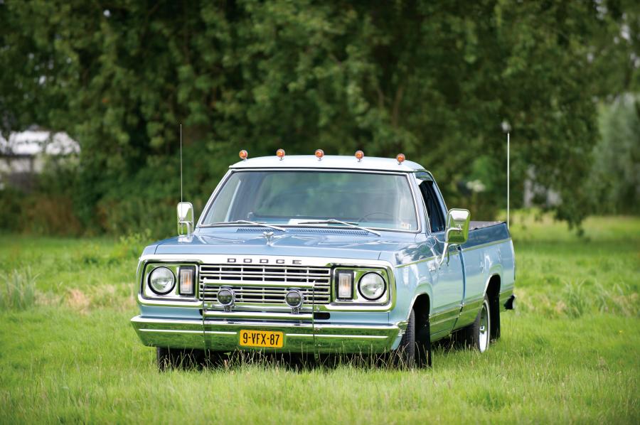  Dodge D150 Adventurer SE 1977 года  (фото 3 из 16)